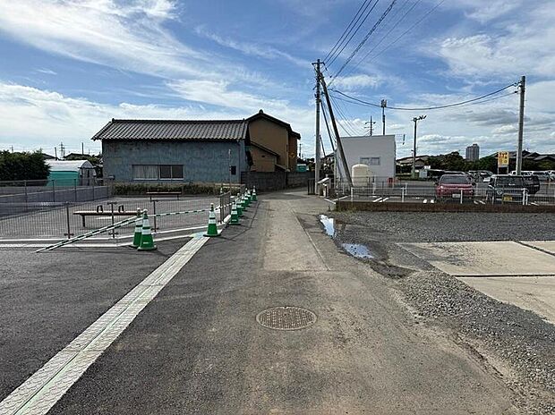 【【分譲地接道】】整備された全12区画の開発分譲地！
分譲地内に、公園やゴミ置き場があります。
