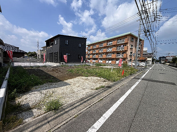 【【2号棟 現地写真】】62坪以上のゆとりある土地は、お庭もしっかり確保できます!