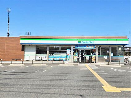 ファミリーマート米島店 750m(徒歩10分)