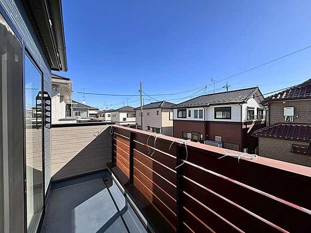 【8号棟　バルコニー】日差しがたっぷりバルコニー