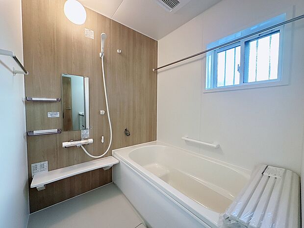 【【浴室】】エコロジーな性能とお手入れのしやすさを実感。
洗練された美しさと使いやすさを追求したシステムバスルームです。(2026年１月26日撮影）