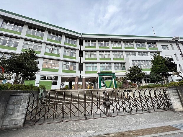 飯能市立加治中学校（約2,100m）