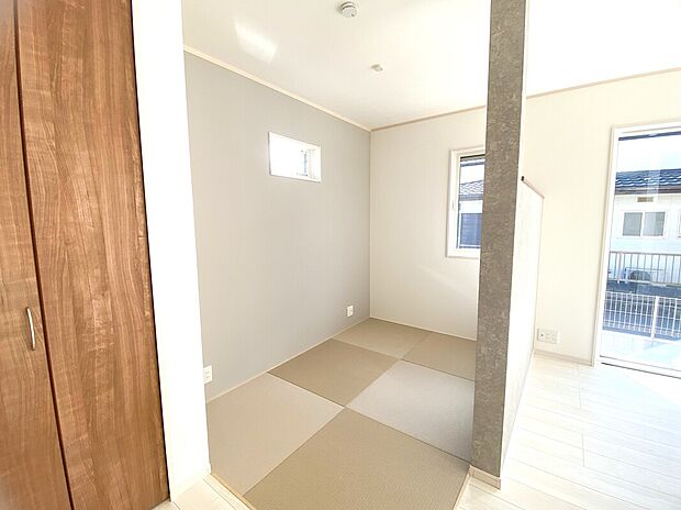 【【畳コーナー】】畳コーナー　3帖の畳コーナー。リビングから目が届きやすいのでお子様のプレイルームやお昼寝スペース、リビング学習のスペースとしてもオススメです！