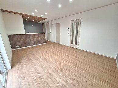 換気・乾燥・暖房・涼風機能でバスルームを最適な環境に調整。乾燥は衣類乾燥にもご活用いただけます。暖房は、冬場のヒートショック対策に効果的です。 