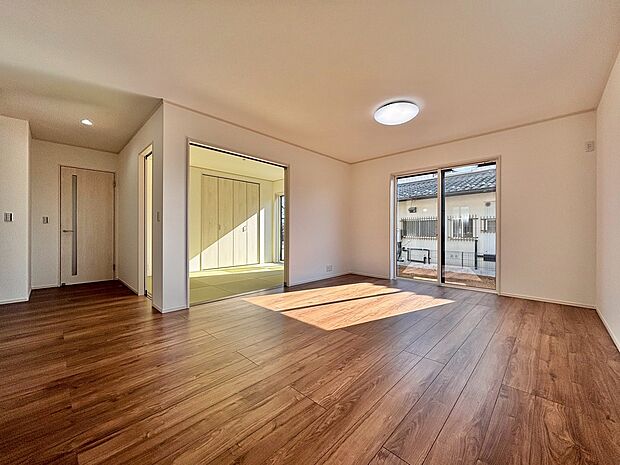 【LDK18.7帖】LDK18.7帖＋和室6帖と広々とした空間で生活できます。