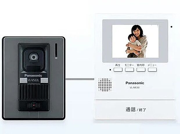 【【テレビドアホン(Panasonic)】】室内のモニターで来訪者を確認し応答可能。
録画機能(静止画)つきなので、留守中の来訪者も後から確認できます。
夜に便利なLEDライトも搭載。