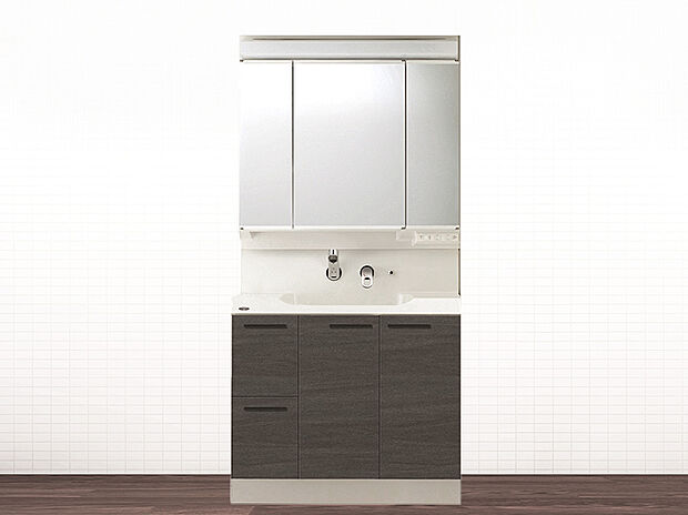 【 【洗面台：エポック(トクラス)】】ボウルとの一体型成形で継ぎ目のないハイバックガードと壁出し水栓は、汚れがたまりにくく、毎日のお手入れが簡単です。濡れたままのコップを収納できる棚や可動式トレーなど、使いやすい収納も充実。