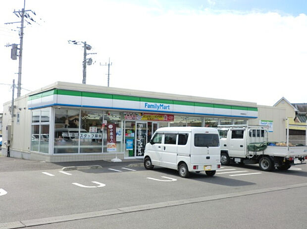 ファミリーマート 伊勢崎東町店