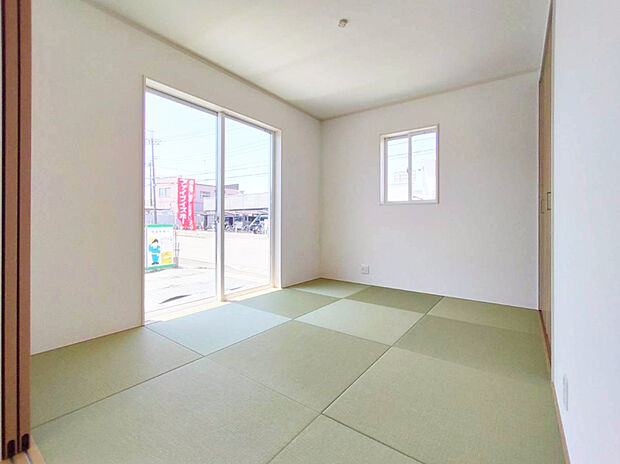 【【８号棟　和室】】「健やかおもて」は抗菌仕様且つ、表面が削れにくい為ささくれや毛羽立ちもごくわずか。家族のお昼寝スペースとしても快適にお使い頂けます。