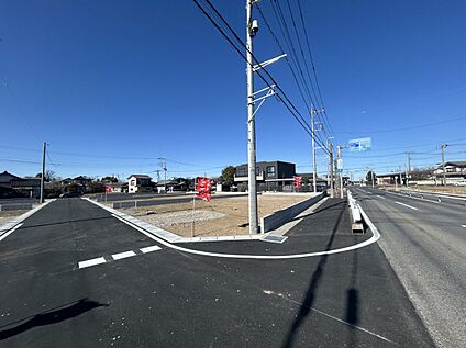【4号棟　前面道路含む現地写真】