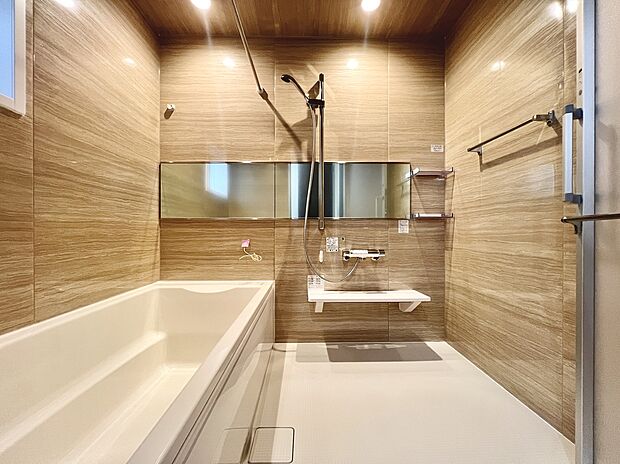 【1.25坪 浴室】エコロジーな性能とお手入れのしやすさを実感。洗練された美しさと使いやすさを追求したシステムバスルームです。 ※参考設備・同仕様同形状