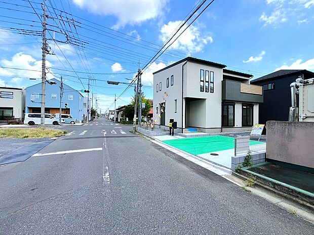 【【1号棟 前面道路を含む現地写真】】現地写真 道路接道状況