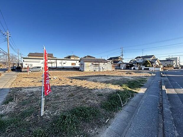 【【1号棟 現地風景】】角地に立地した50.22坪の敷地です。車2台駐車可能!