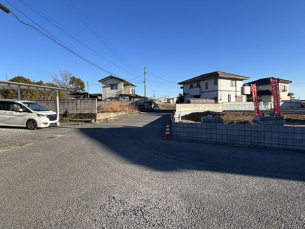 【【前面道路】】北側6.0m公道。見通しも良く小さなお子様のいるご家族にも安心の環境です♪(2026年1月撮影)