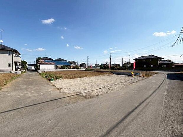 【【2号棟　現地写真】】土地116坪！お子様用のビニールプールを広げたり、家族でBBQを楽しむことも出来る広々とした敷地です♪（2025/10/24撮影）