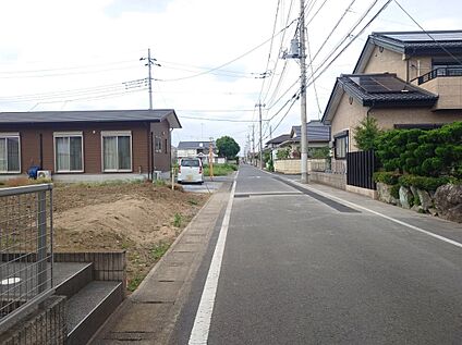 【前面道路含む現地写真】