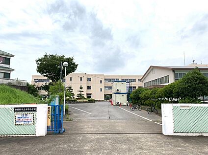 中野小学校 700m(徒歩9分)