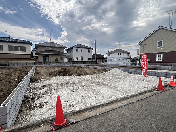 【【2号棟　現地写真】】ゆとりある83.12坪の敷地！陽当たり良く広々としたお庭も確保できます♪