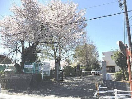 馬室小学校 約840m(徒歩11分)