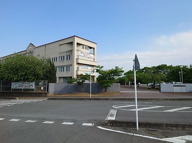 寄居中学校