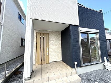 【2号棟:玄関前】