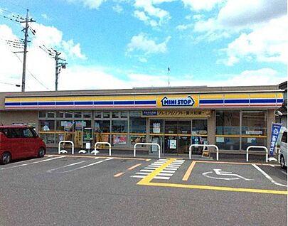 ミニストップ伊奈本町店 約820m(徒歩約11分)