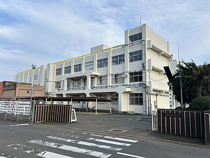 朝日中学校 1670ｍ(徒歩21分)