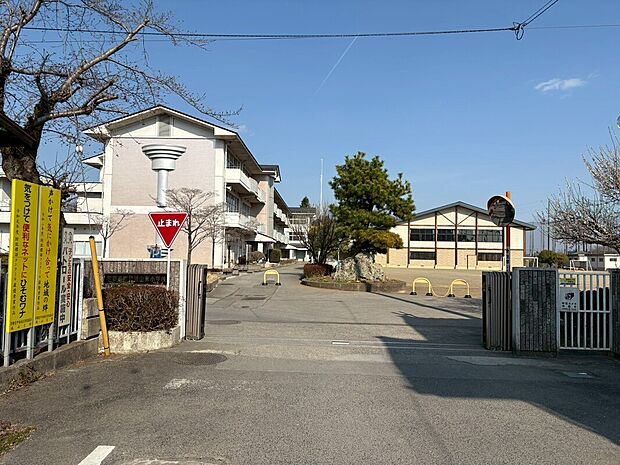 宇都宮市立城山東小学校(約1,333m)