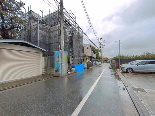 開放感がある前面道路♪南道路で陽当たりも良好です!