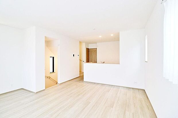 ～Living Room～広々としたLDKに、自分好みのインテリアでレイアウト。季節ごとに模様替えなども、楽しみの一つとなりそうです。