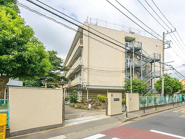 調布市立第四中学校(約500m)