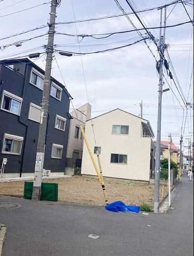【現地外観写真】空が広く大きく感じる安らぎ溢れる住環境です。毎日、早く帰りたくなるお住まいになりそうです。