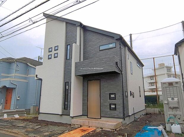 【現地外観写真】住環境良好な人気の低層住居専用地域です。周辺には、採光を遮る高層建築物がございませんので、空が広く大きく感じます。