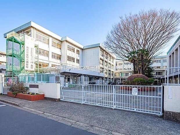 練馬区立関中学校(約750m)