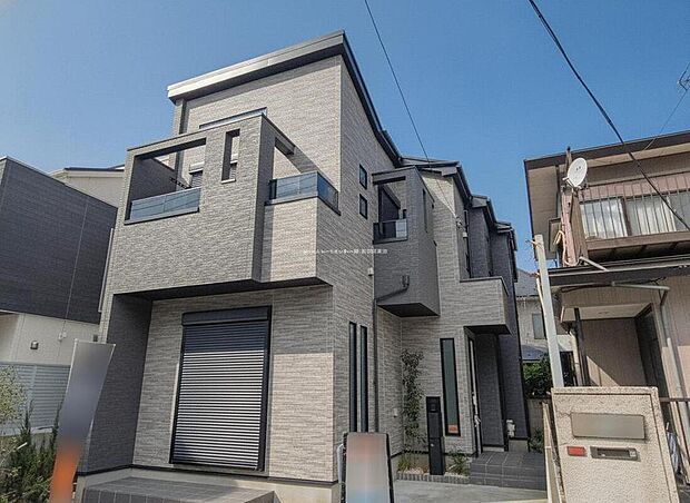 【現地外観写真】洗練されたデザインのお洒落なお住まいです！生活するだけの家ではなく「日々を楽しむ暮らし」を♪