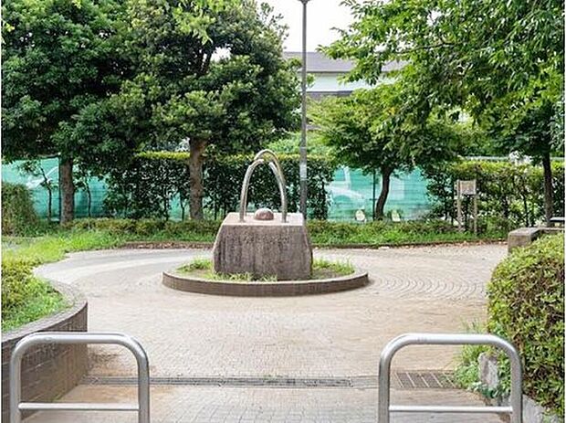 泉新公園（約350m）