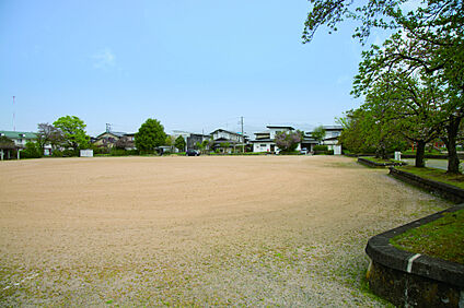 江俣中央公園 現地から190m～350m。(徒歩3分～5分。)