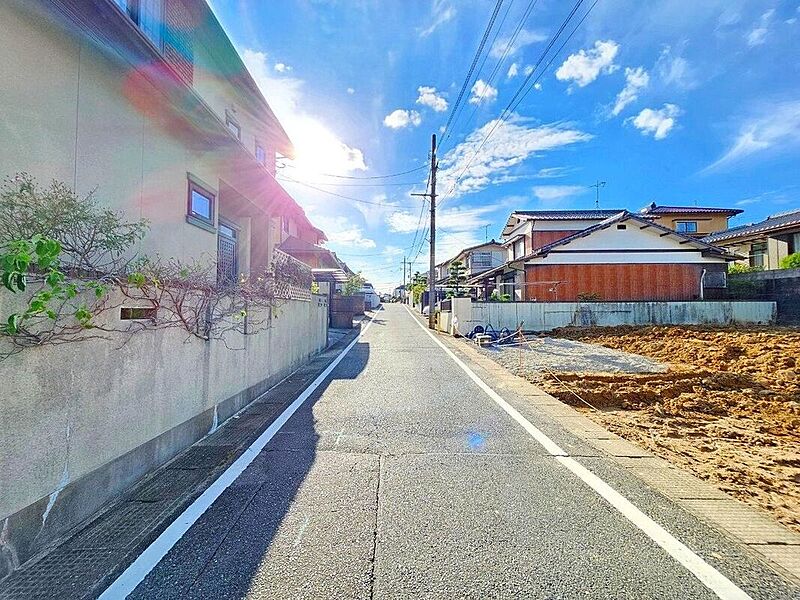 前面道路含む外観