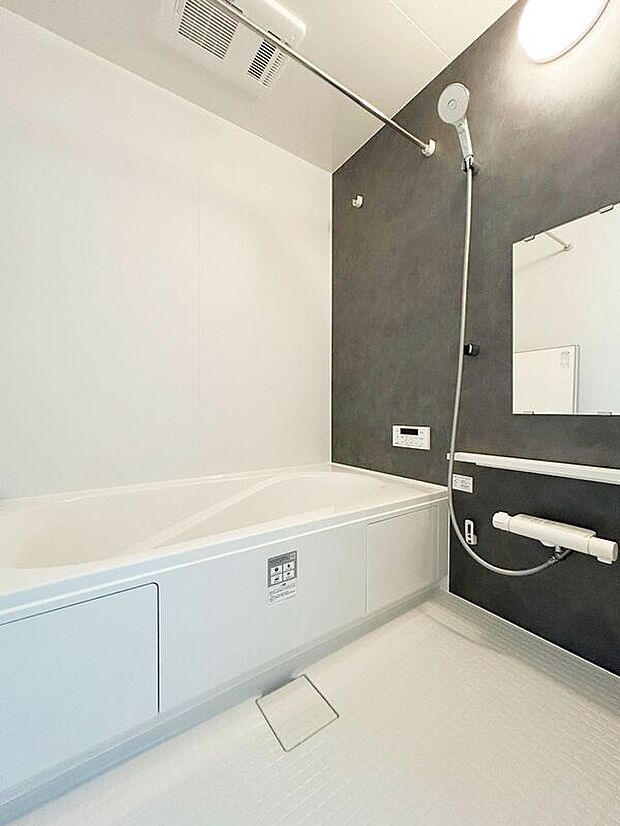 【バス】1坪タイプなので足を伸ばしてゆっくり浸かれます♪1日の疲れを癒すバスタイム♪