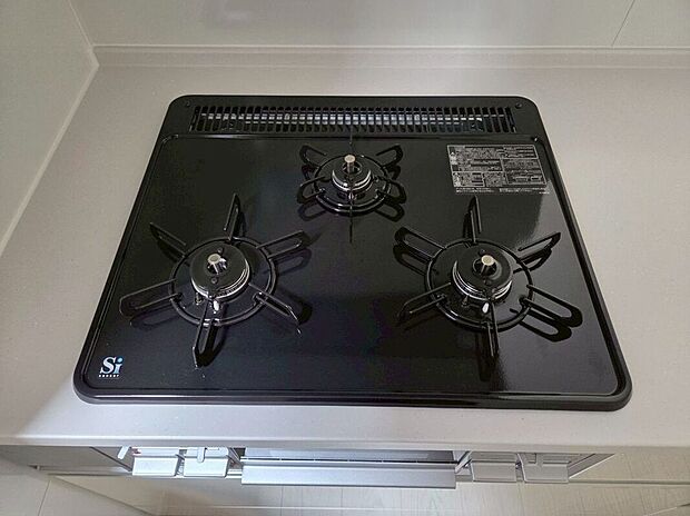 【その他設備】火力にこだわるお料理上手な方も大満足の3口コンロです♪