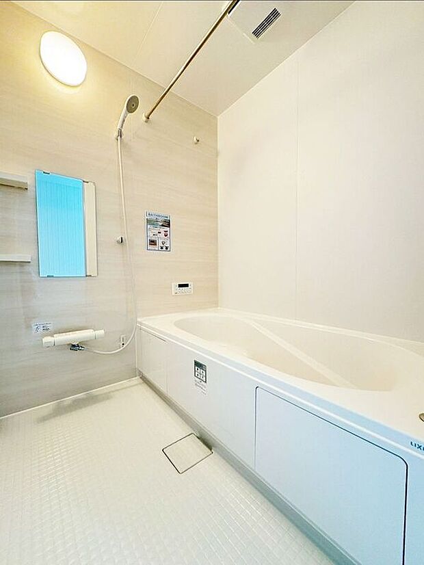 【バス】1坪タイプなので足を伸ばしてゆっくり浸かれます♪1日の疲れを癒すバスタイム♪