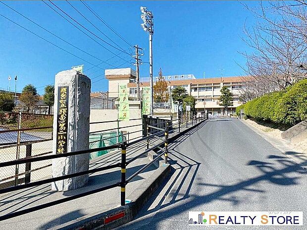 須恵町立須恵第二小学校（約1,600m）