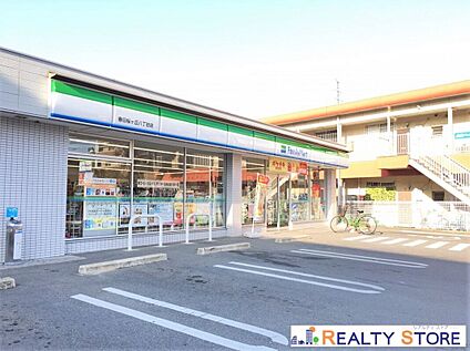 ファミリーマート春日桜ヶ丘八丁目店 200m
