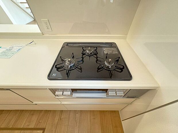 【その他設備】火力にこだわるお料理上手な方も大満足の3口コンロです♪