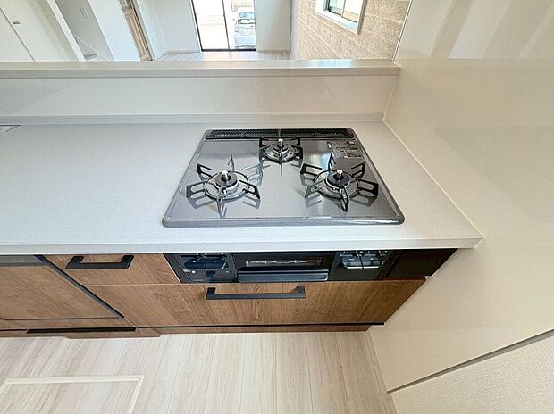 【その他設備】火力にこだわるお料理上手な方も大満足の3口コンロです♪