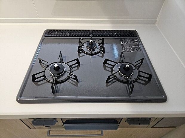 【その他設備】火力にこだわるお料理上手な方も大満足の3口コンロです♪