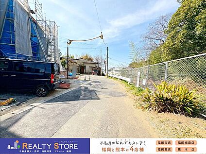 前面道路含む外観