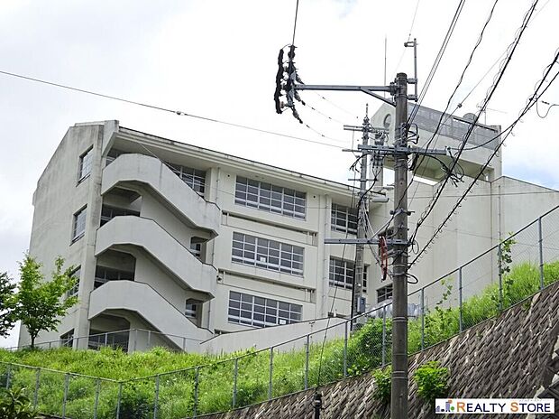 宇美町立井野小学校(約350m)