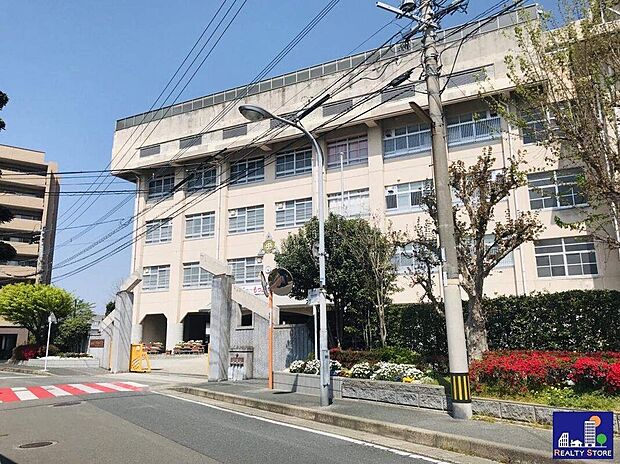 福岡市立野間中学校(約2,100m)