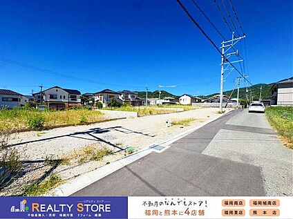 前面道路含む外観